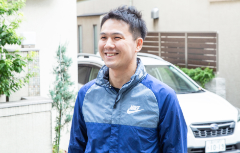仕事中の勅使河原オーナー